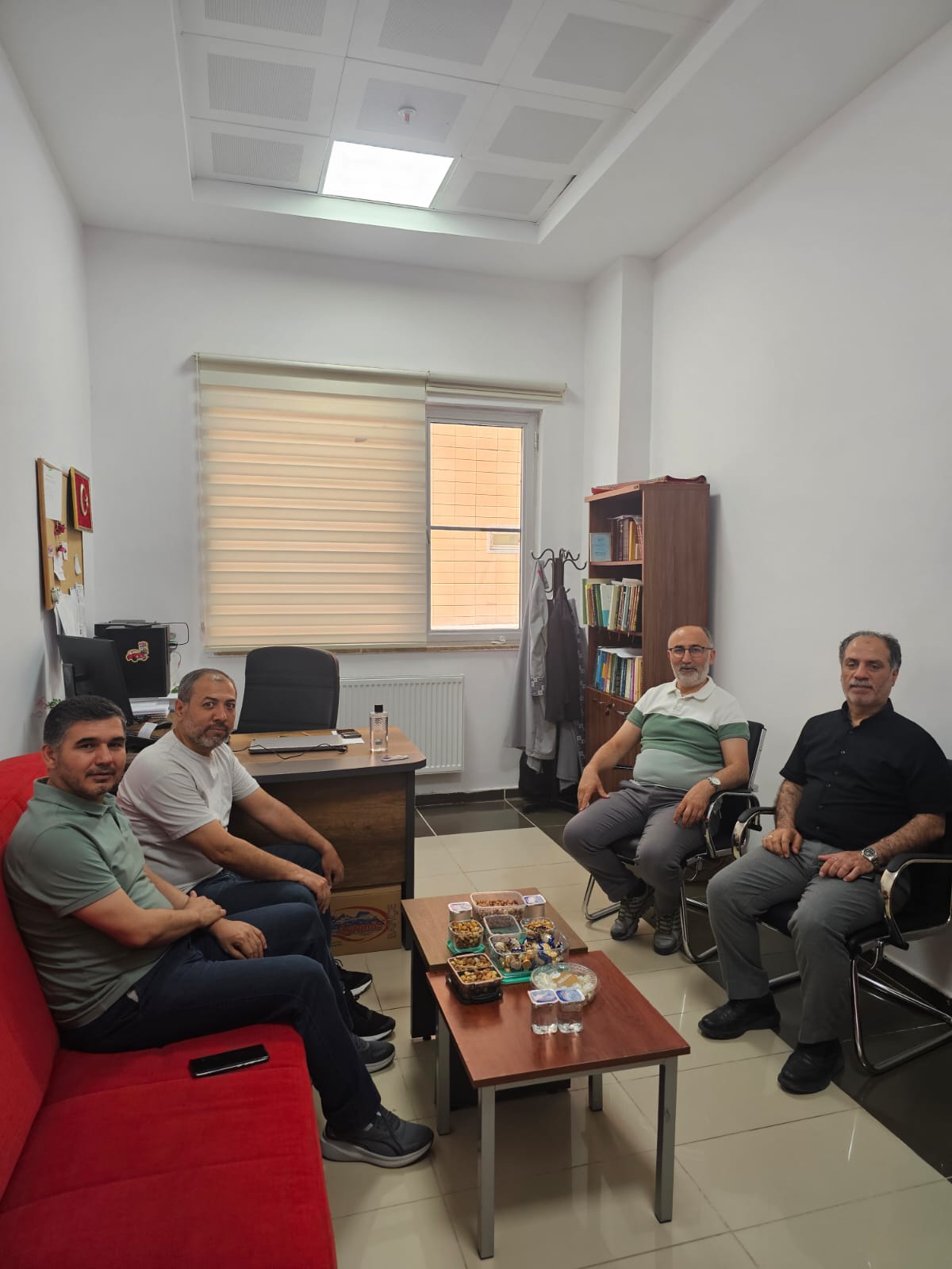 Fakülte Yönetimimiz Öğr. Gör. Dr. Ömer Mehmet Ulusoy'a Tebrik Ziyaretinde Bulundu